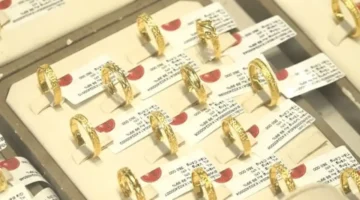 الذهب يعكس مساره ويحقق ارتفاعاً جديداً في تعاملات 8 مارس 2026